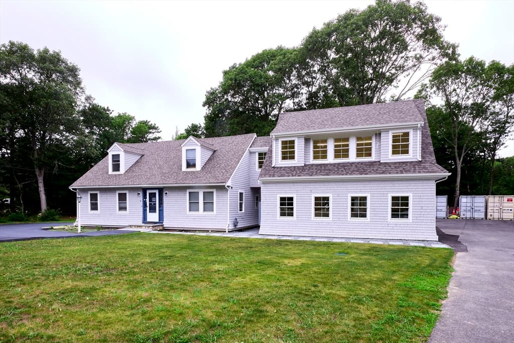 4 Edgerton Dr, Falmouth MA 02556