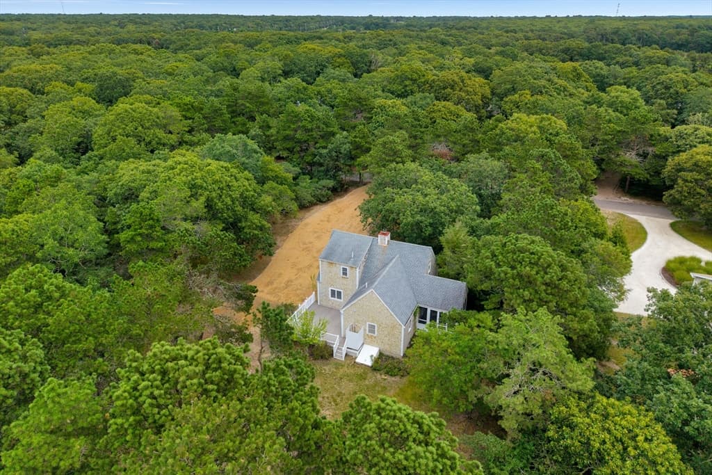 9 Martha's Road, Edgartown MA 02539 photo 2