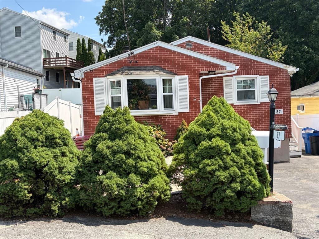 87 Pine Hill Cir, Waltham MA 02451 photo 12