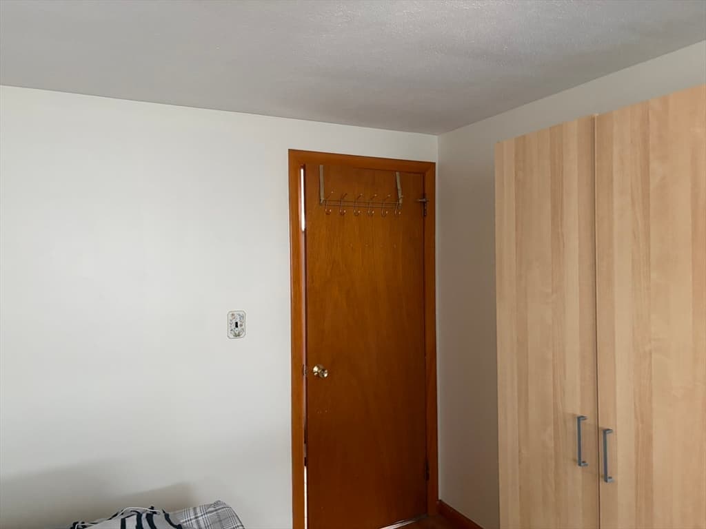 87 Pine Hill Cir, Waltham MA 02451 photo 9