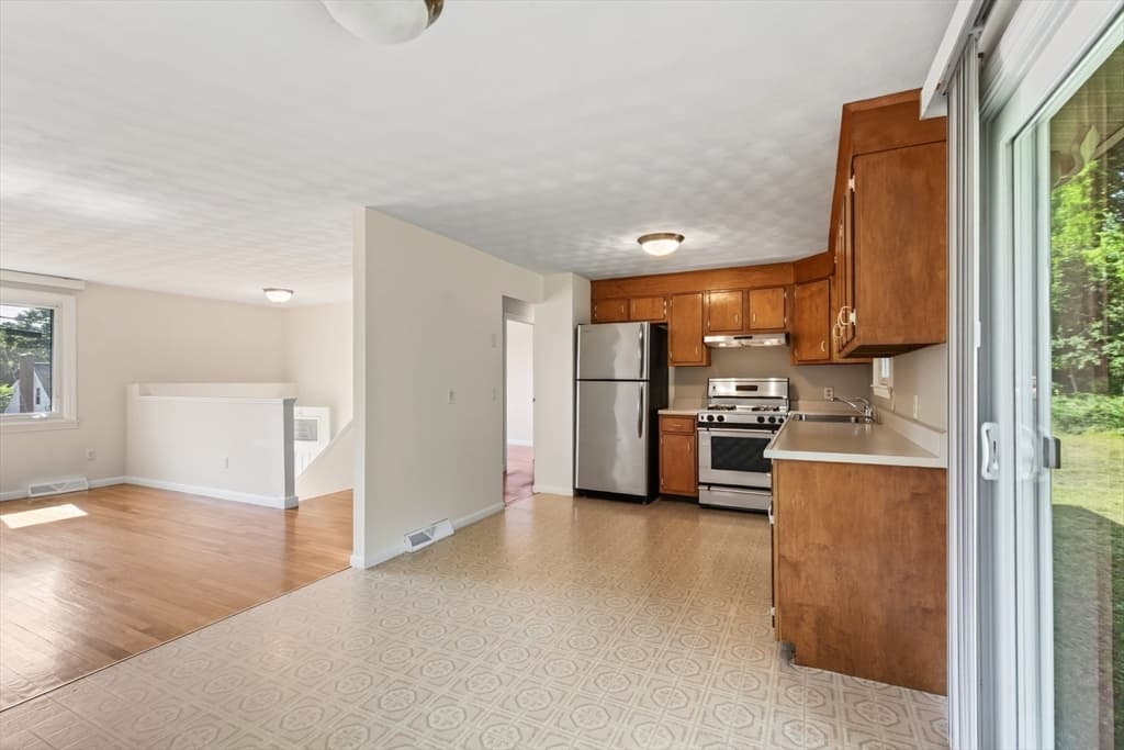 97 Allen Rd, Billerica MA 01821 photo 12