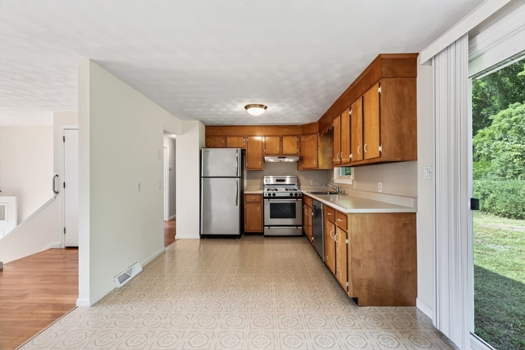 97 Allen Rd, Billerica MA 01821 photo 14