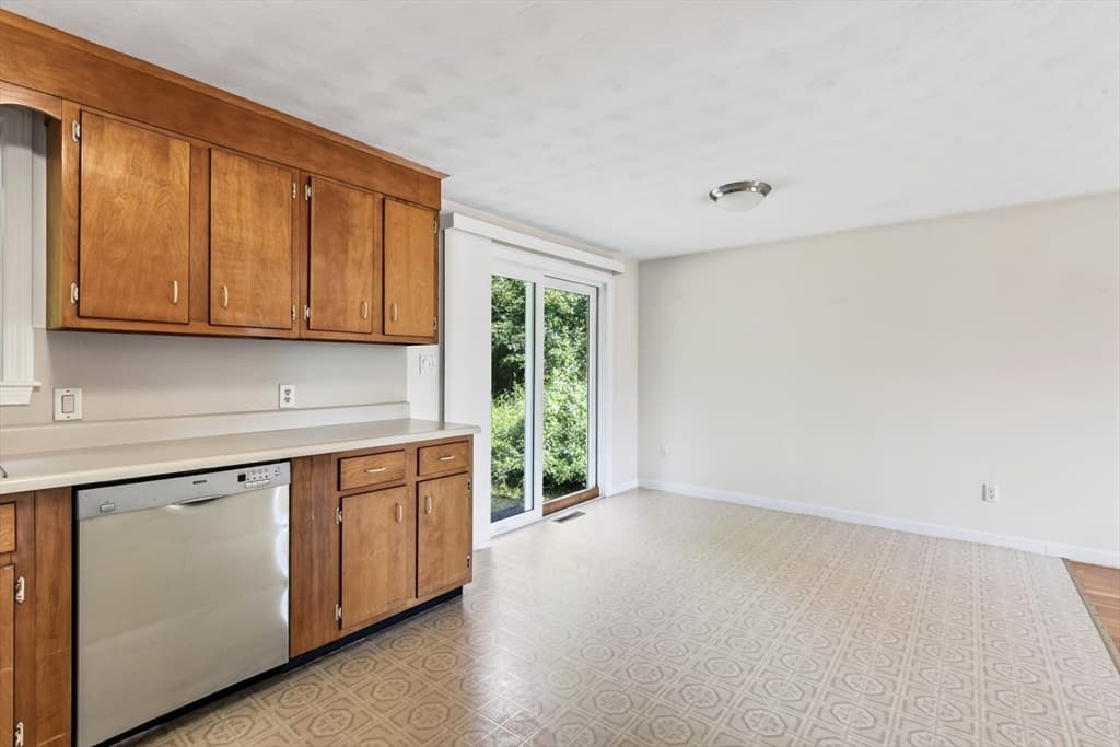 97 Allen Rd, Billerica MA 01821 photo 15