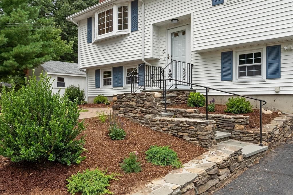 156 Mill St, Burlington MA 01803 photo 2