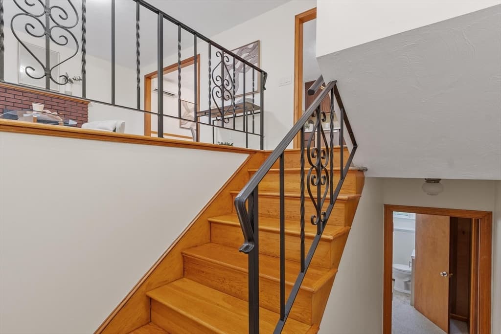 156 Mill St, Burlington MA 01803 photo 3