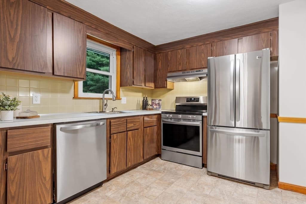 156 Mill St, Burlington MA 01803 photo 15