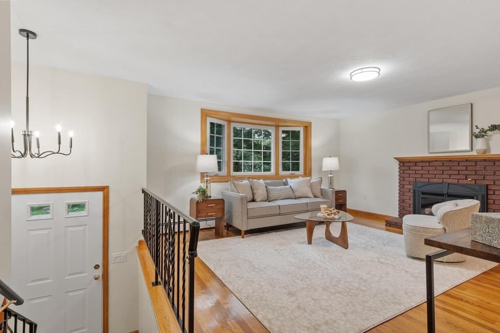 156 Mill St, Burlington MA 01803 photo 4