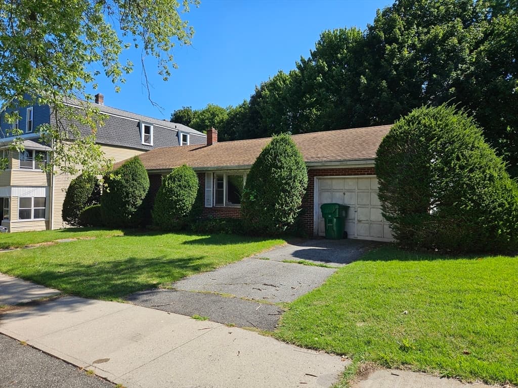 37 Academy St, Chicopee MA 01013 photo 11
