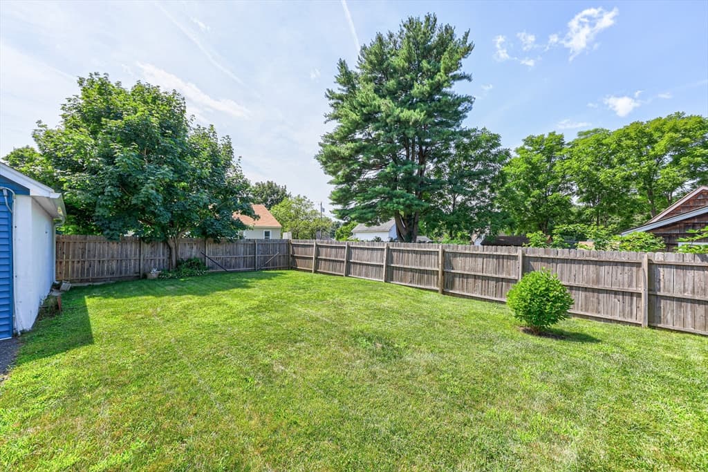 17 Temple St, Palmer MA 01069 photo 7