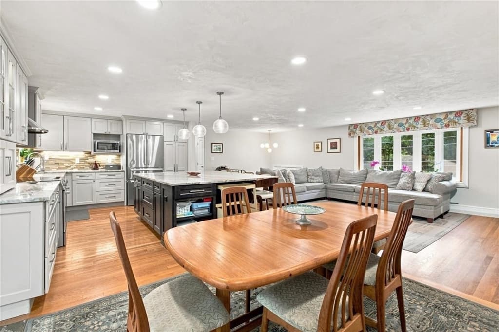 76 Westover Pkwy, Norwood MA 02062 photo 12