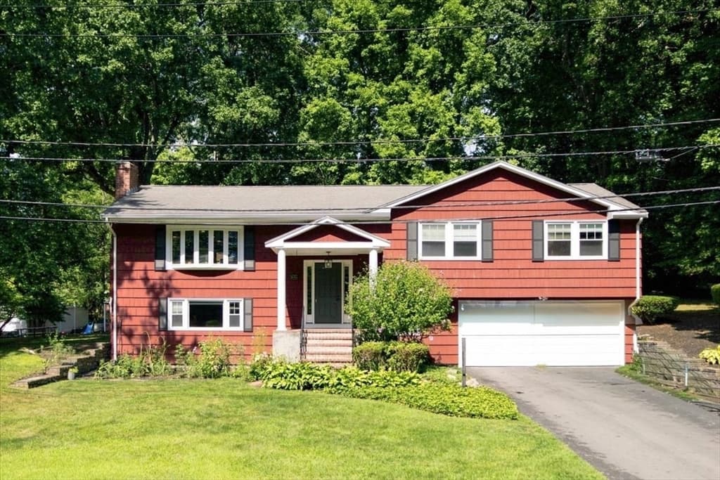 76 Westover Pkwy, Norwood MA 02062