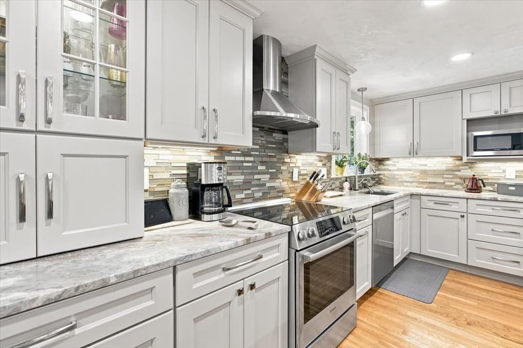 76 Westover Pkwy, Norwood MA 02062 photo 5