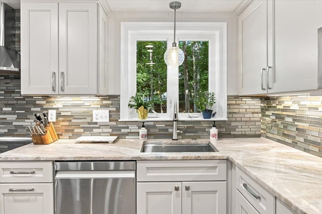 76 Westover Pkwy, Norwood MA 02062 photo 9