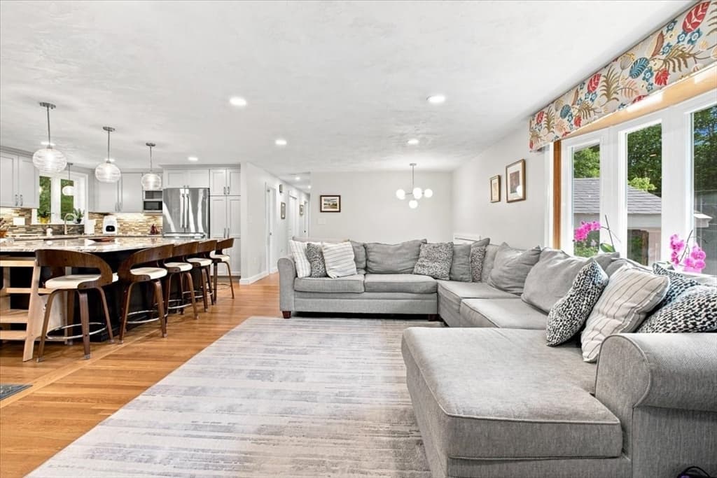 76 Westover Pkwy, Norwood MA 02062 photo 11