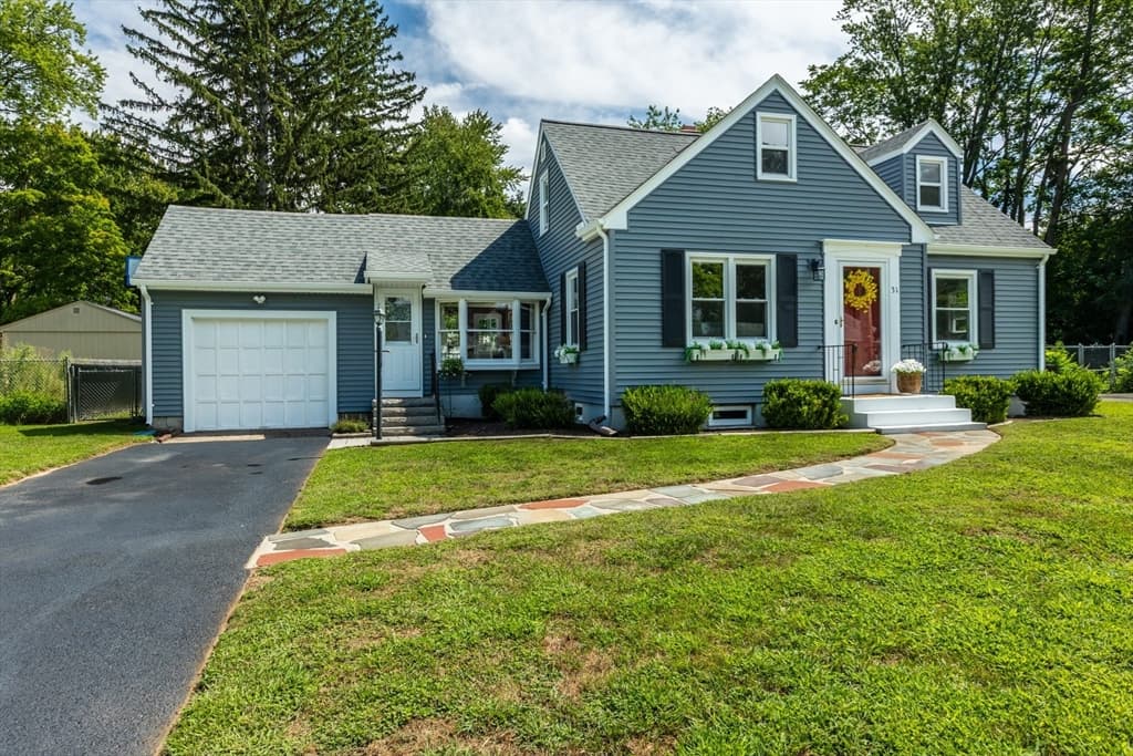31 Thompson St, East Longmeadow MA 01089 photo 2