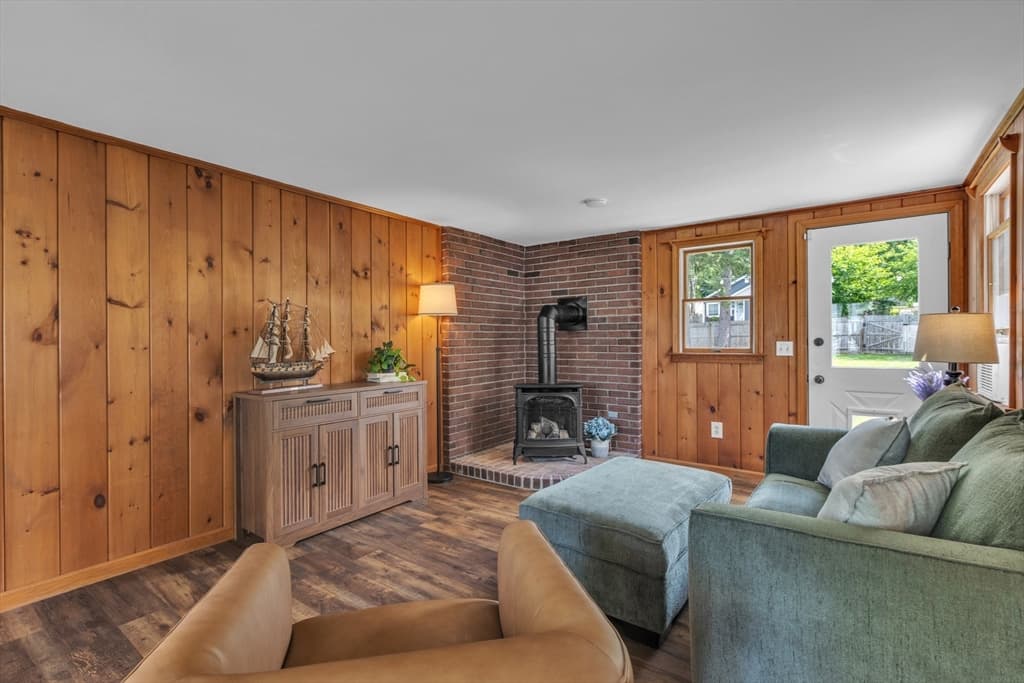 31 Thompson St, East Longmeadow MA 01089 photo 5