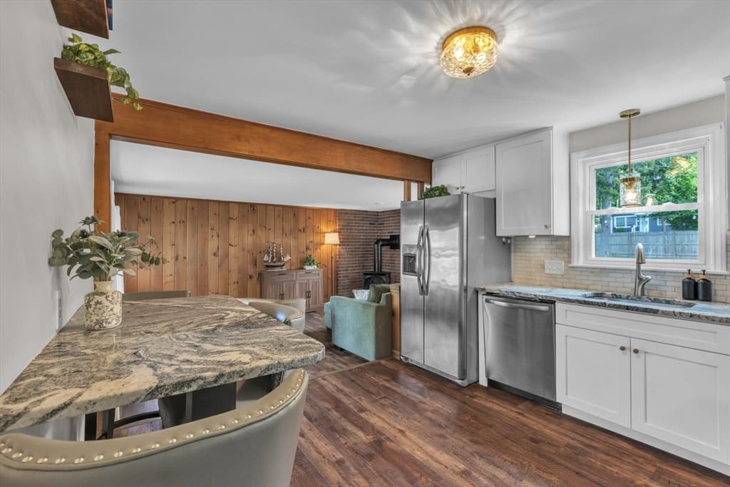 31 Thompson St, East Longmeadow MA 01089 photo 9