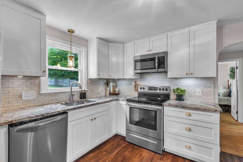 31 Thompson St, East Longmeadow MA 01089 photo 8