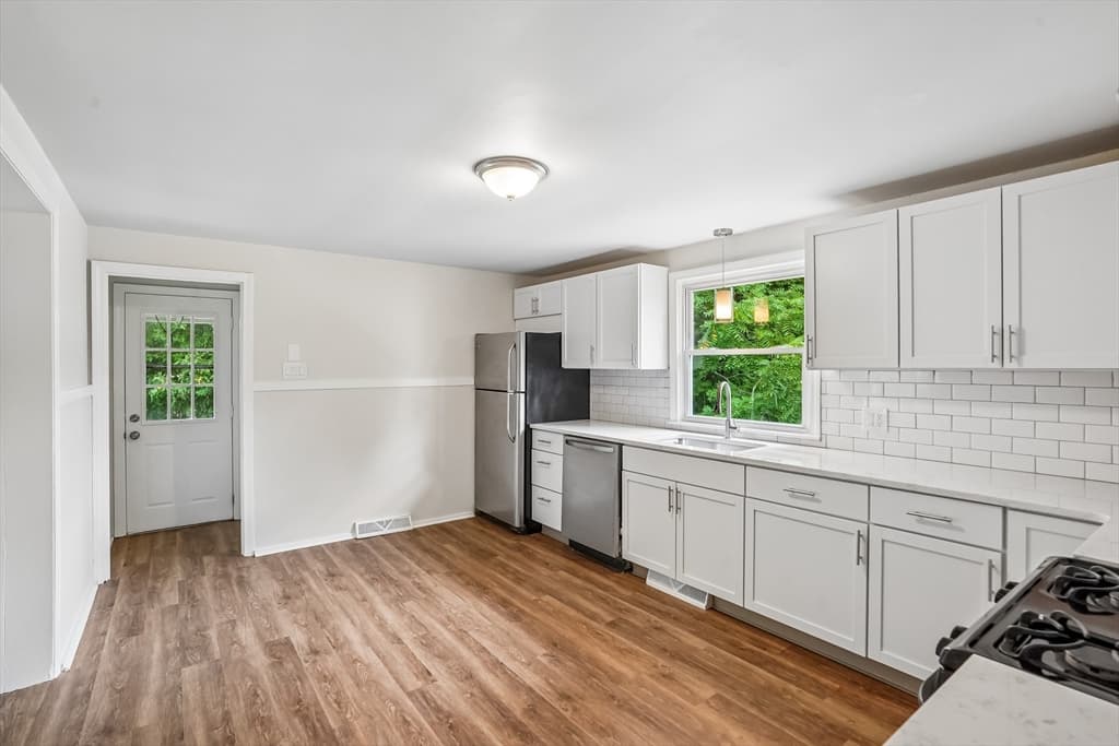 9 Atlantic Ave, North Providence RI 02904 photo 17