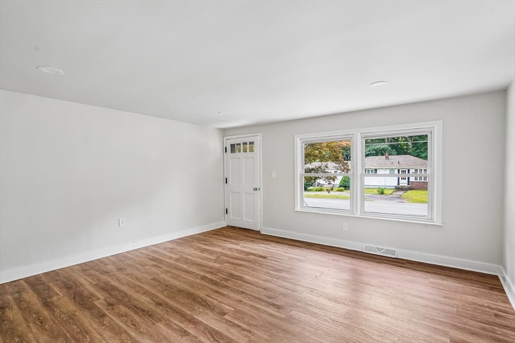 9 Atlantic Ave, North Providence RI 02904 photo 4
