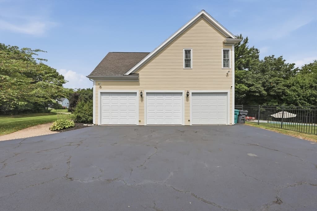 Single Family Residence at 8 Juniper Road, Upton MA 01568, Upton, photo 4 of 40