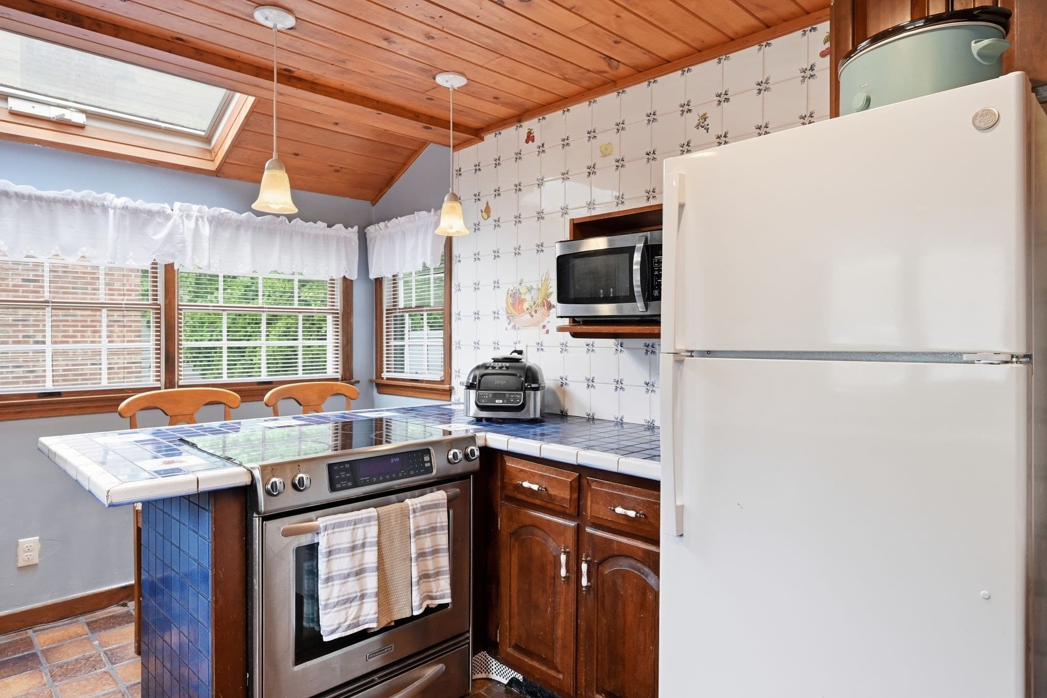 Single Family Residence at 89 Abbott St, Springfield MA 01118, Springfield, photo 13 of 41