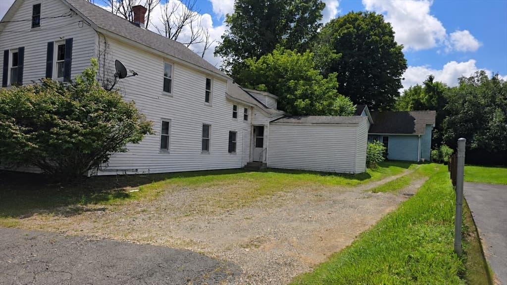 23 Walnut St, Pittsfield MA 01201