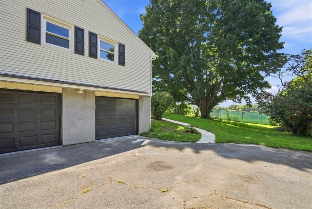 218 Maple St, East Longmeadow MA 01106 photo 2