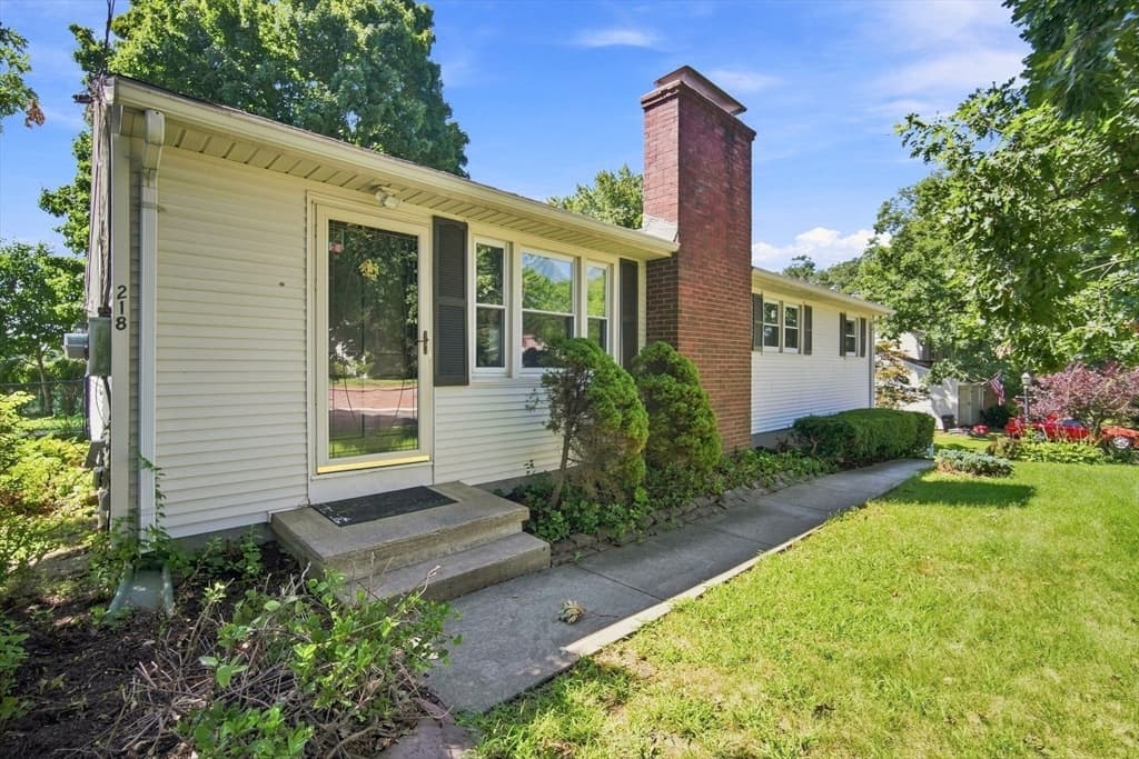 218 Maple St, East Longmeadow MA 01106 photo 3