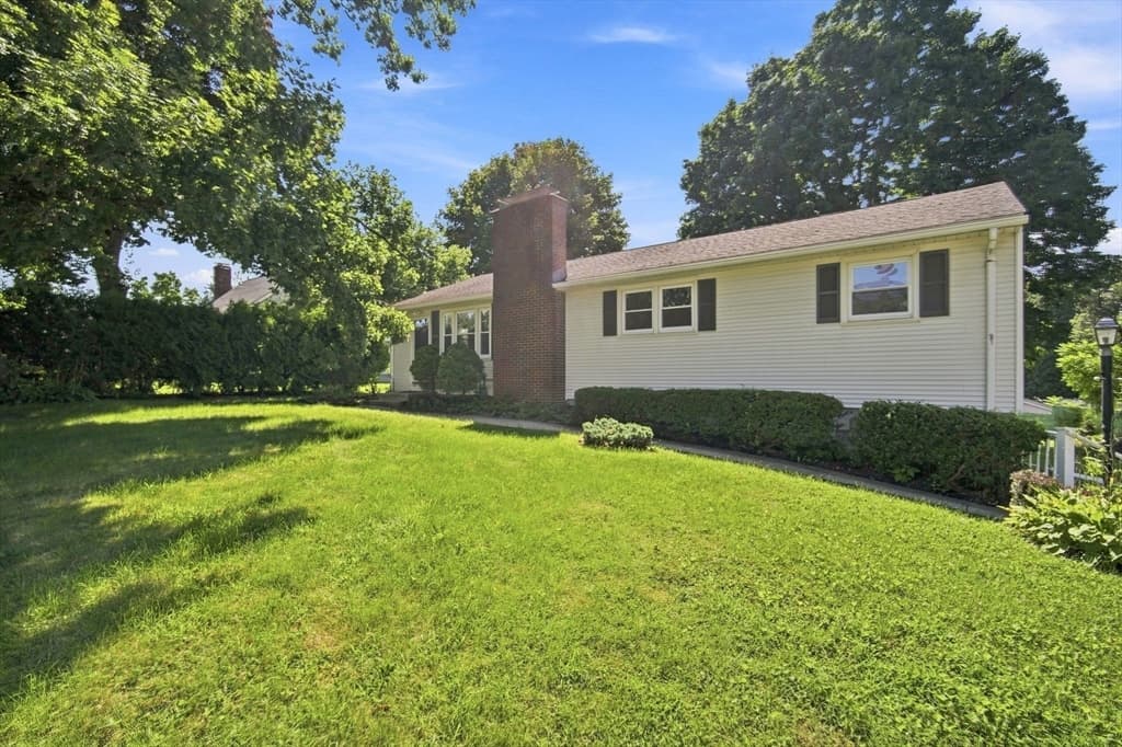 218 Maple St, East Longmeadow MA 01106