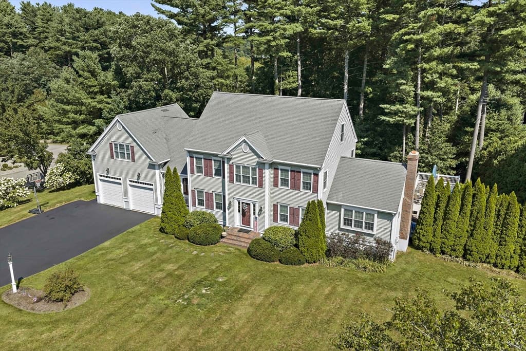 49 Lantern Ln, Pembroke MA 02359