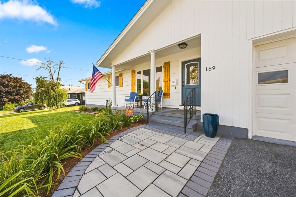 169 Raven, Lowell MA 01852