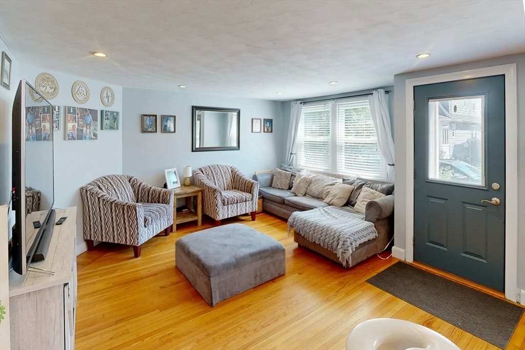 26 George St, Winthrop MA 02152 photo 4