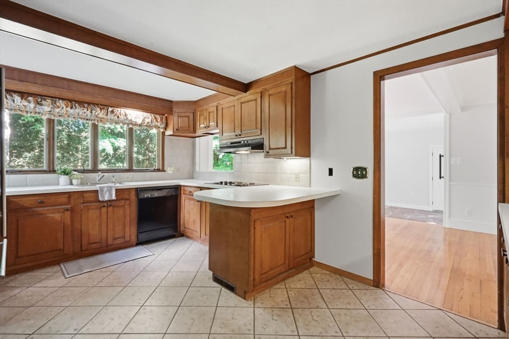 Single Family Residence at 634 Glendale Rd, Wilbraham MA 01095, Wilbraham, photo 10 of 42