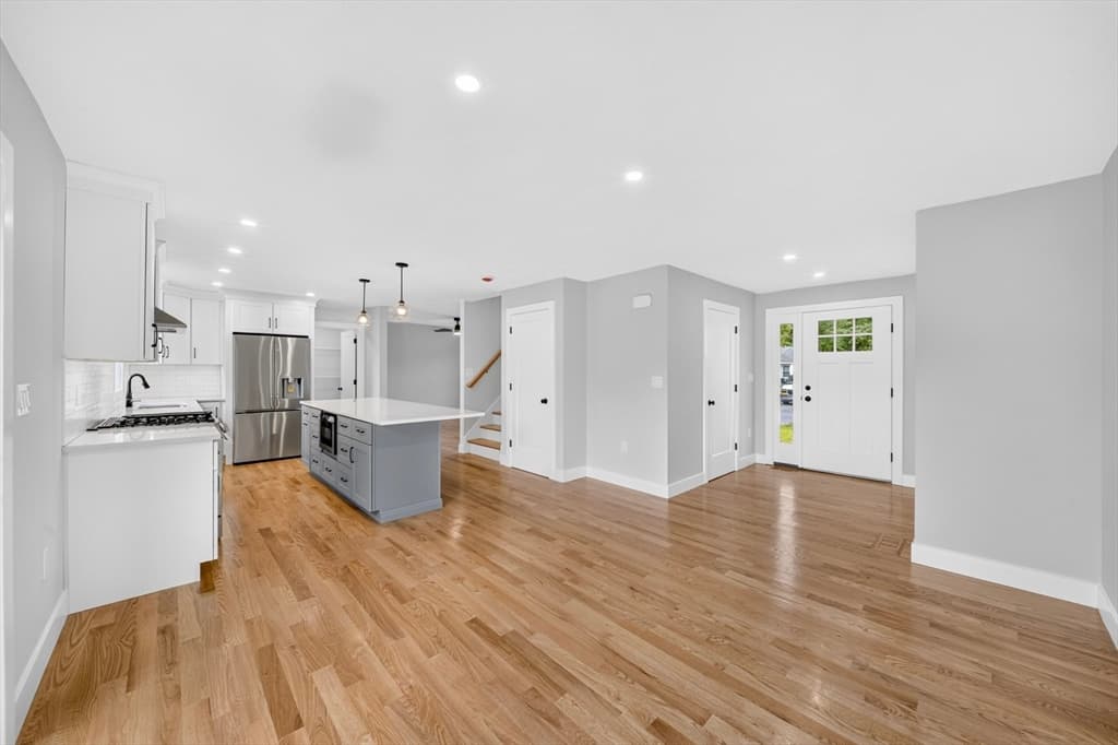 16 Neillian Way # 16, Bedford MA 01730 photo 5