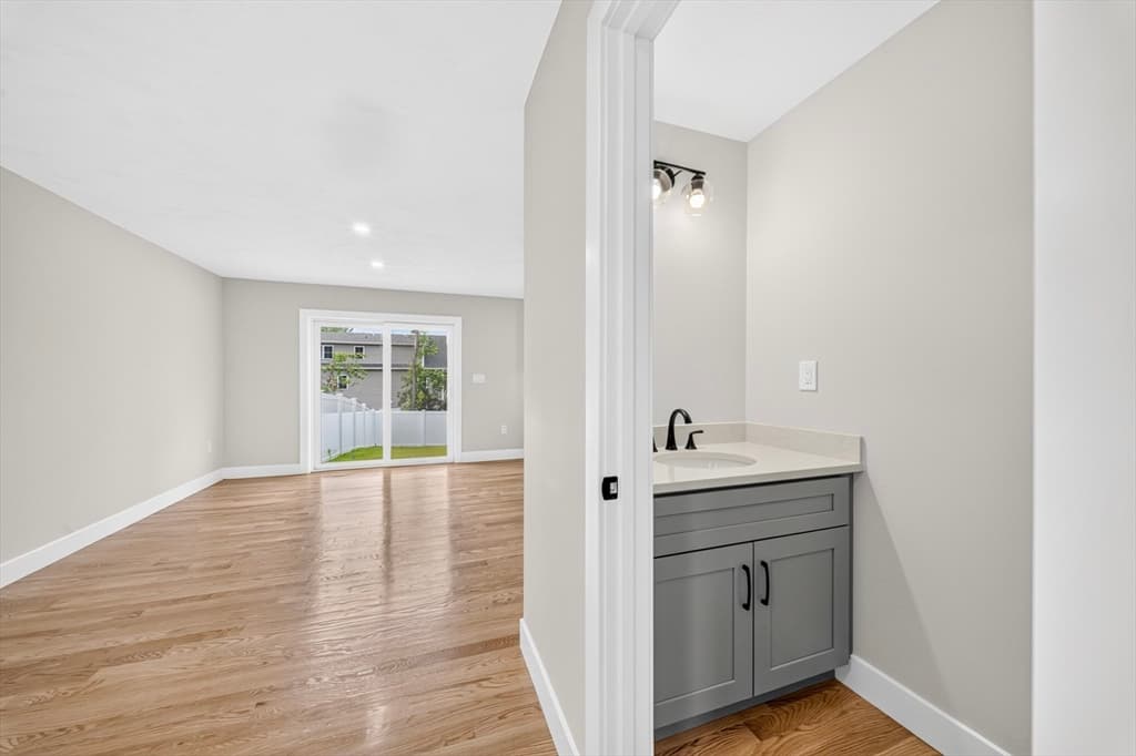 16 Neillian Way # 16, Bedford MA 01730 photo 10