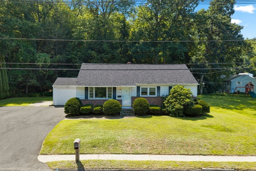127 Springfield St, Palmer MA 01069