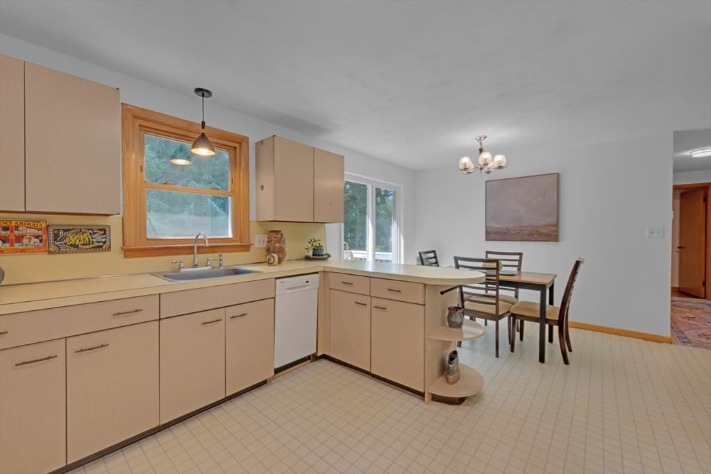 127 Springfield St, Palmer MA 01069 photo 9