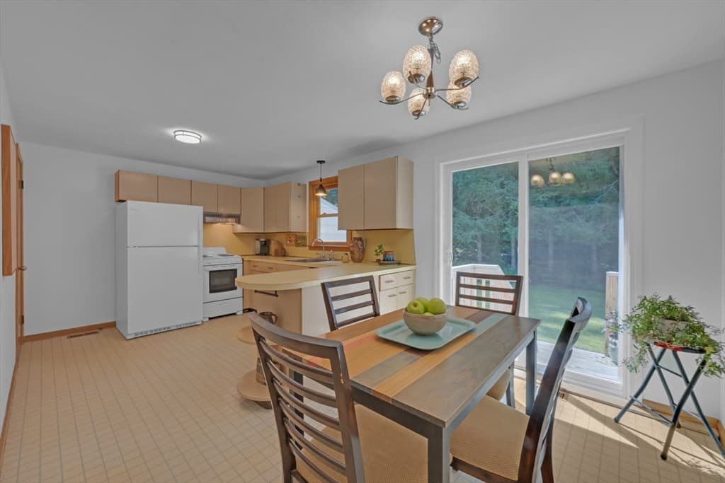 127 Springfield St, Palmer MA 01069 photo 8