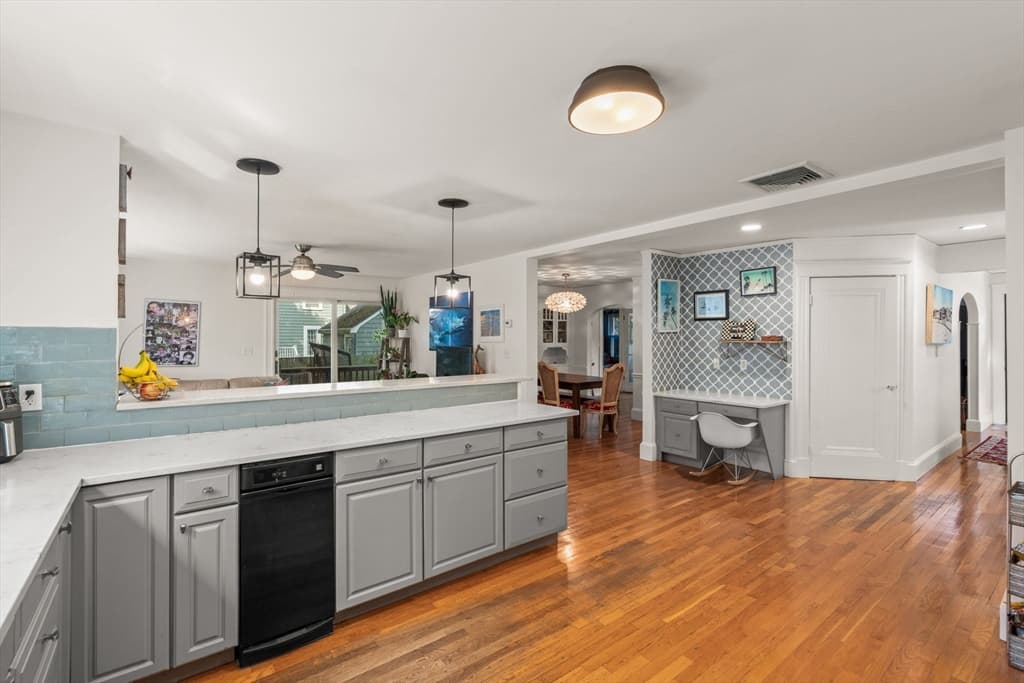 24 Holland St, Needham MA 02492 photo 9