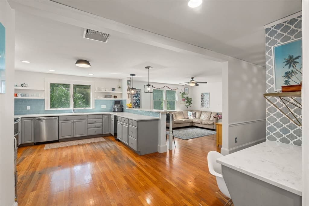 24 Holland St, Needham MA 02492 photo 8