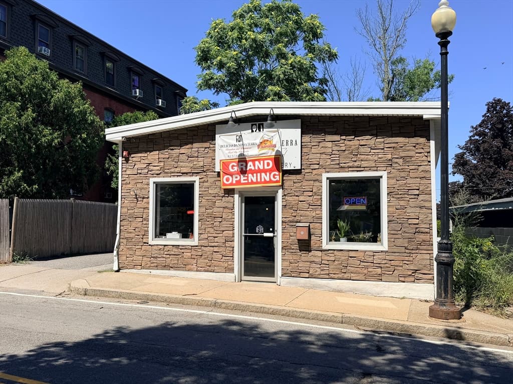 9 Sterling St, Clinton MA 01510 photo 2