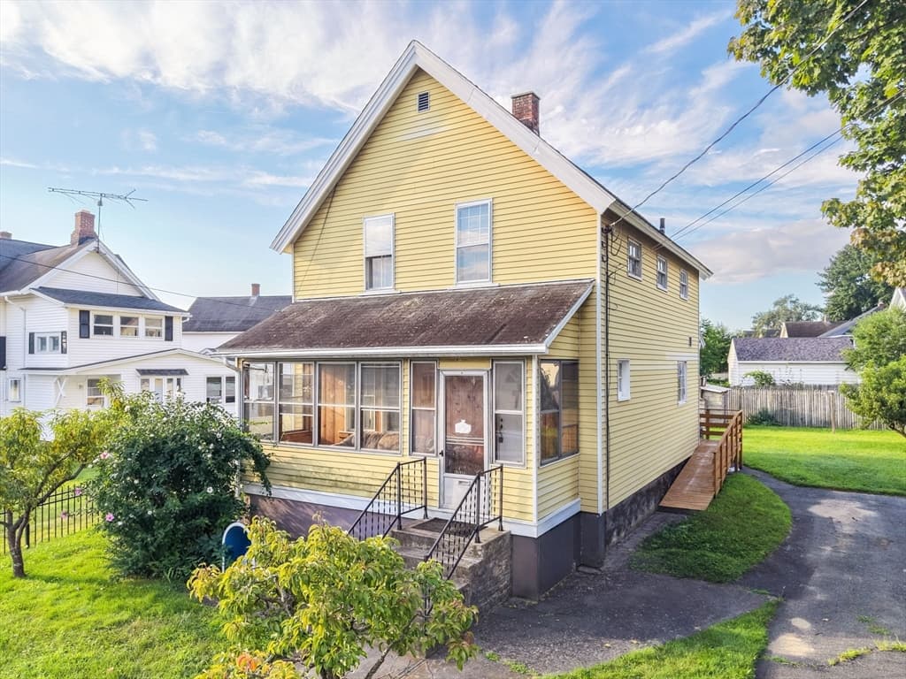 76 Howard St, Ludlow MA 01056
