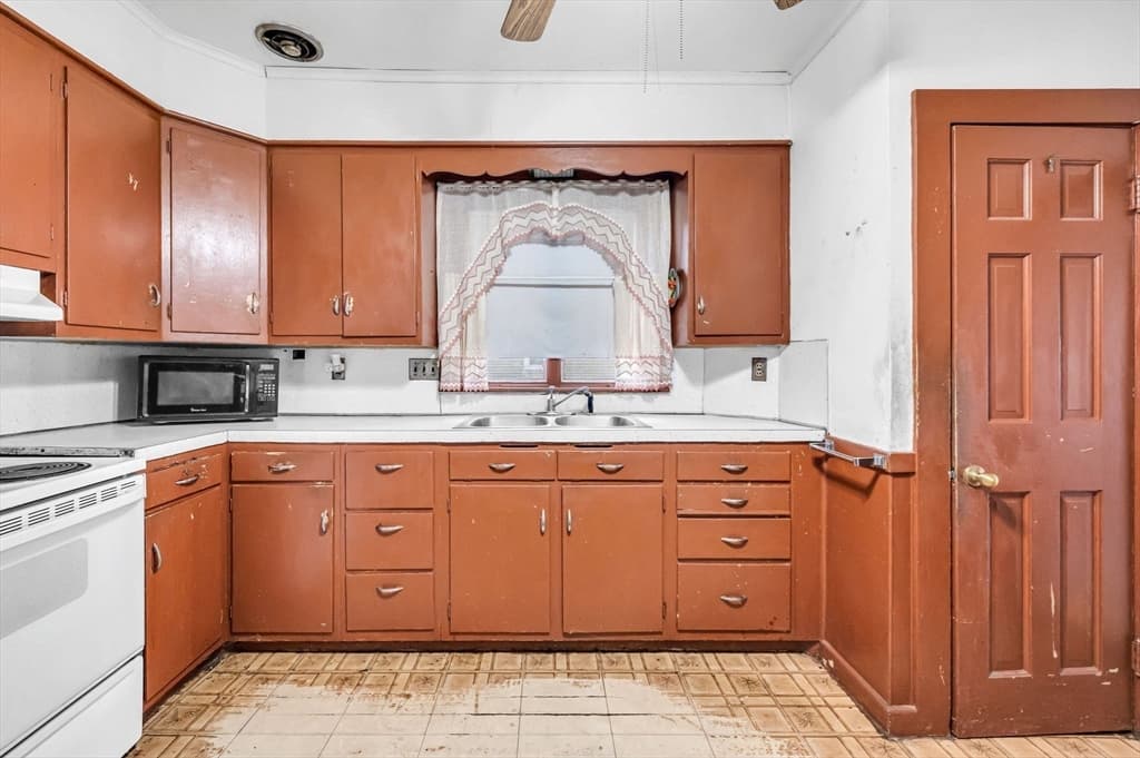 76 Howard St, Ludlow MA 01056 photo 10