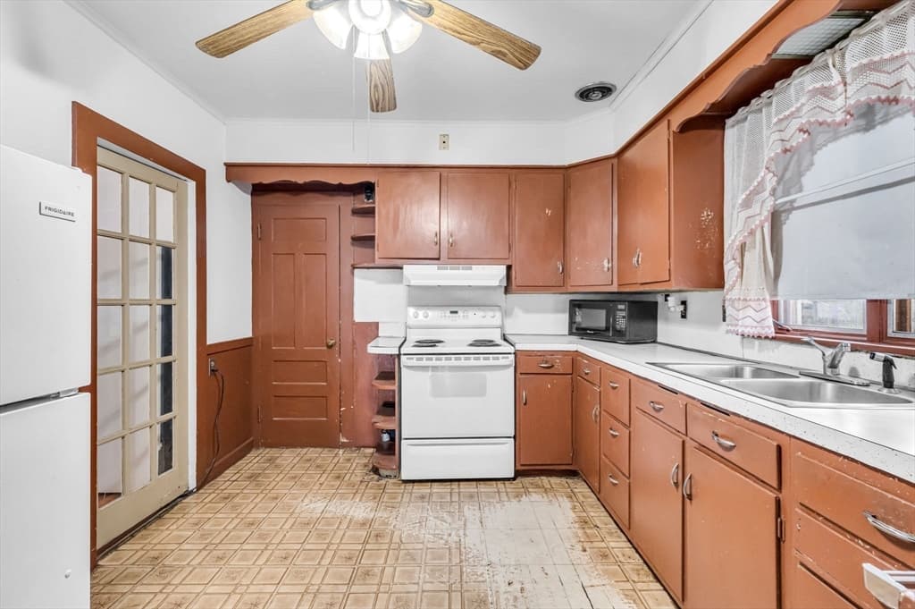 76 Howard St, Ludlow MA 01056 photo 8