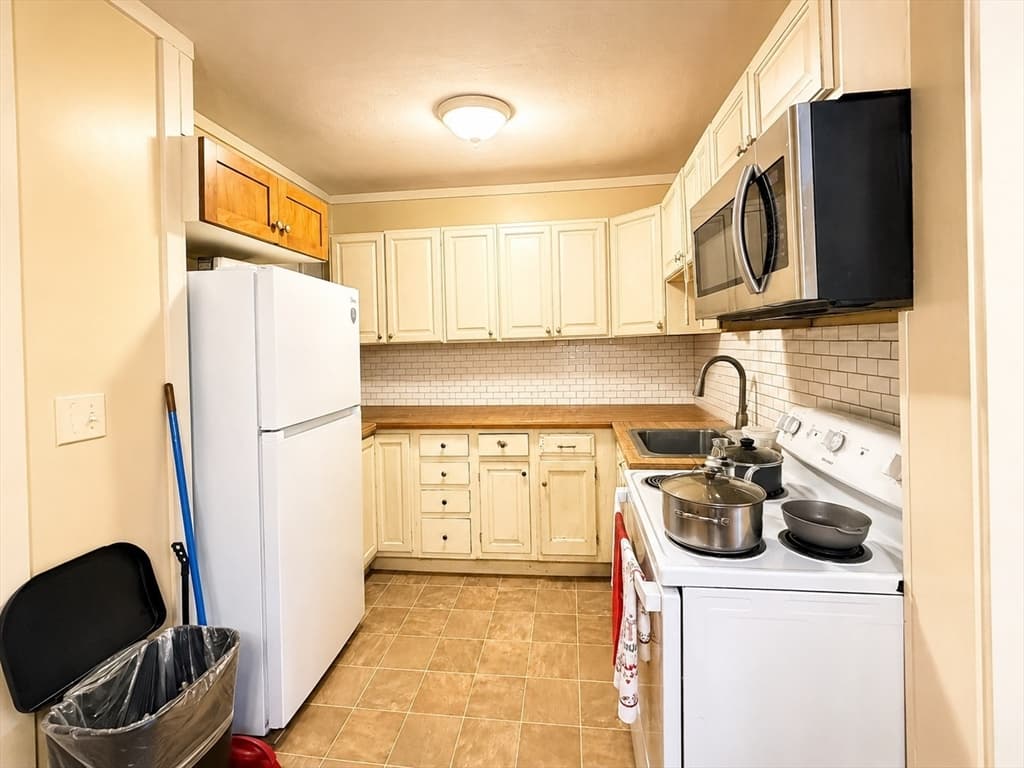 145-147 Hancock St, Springfield MA 01109 photo 7