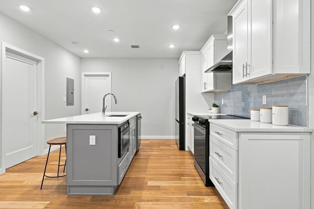 267 Old Colony # 206, Boston MA 02127 photo 2