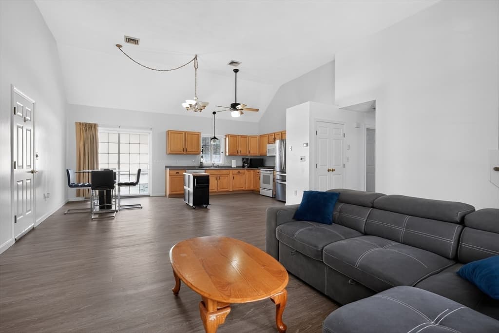 79 Emerald Dr, Lynn MA 01904 photo 7