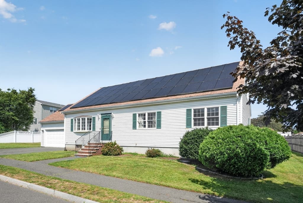 79 Emerald Dr, Lynn MA 01904 photo 3