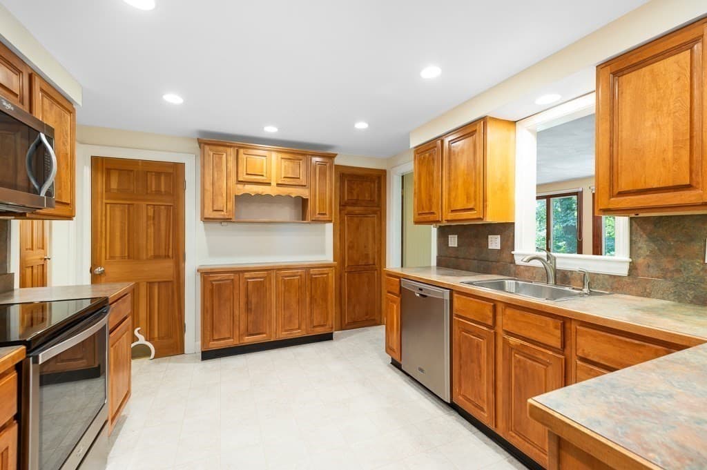 Single Family Residence at 101 Topsfield Road, Wenham MA 01984, Wenham, photo 10 of 40